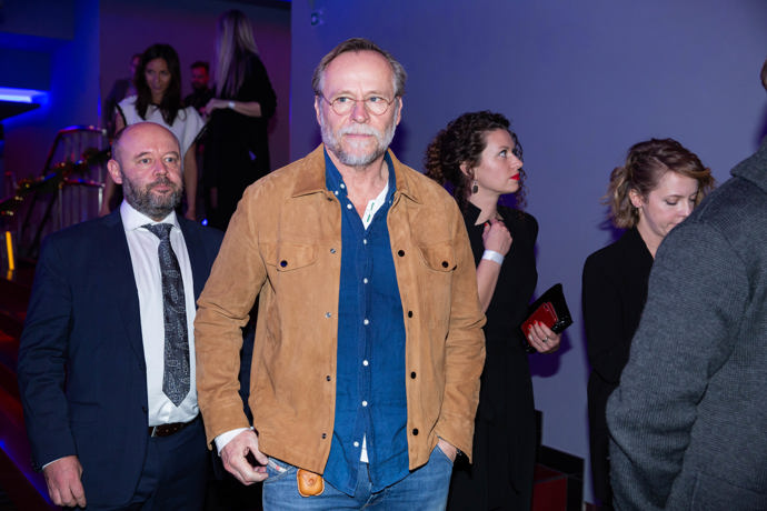 Pro tyto účely si koupil a zrekonstruoval zámek.