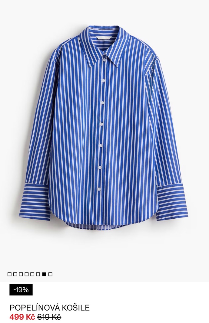 Cena na e-shopu ve stejný den jako byla focena košile v obchodě.