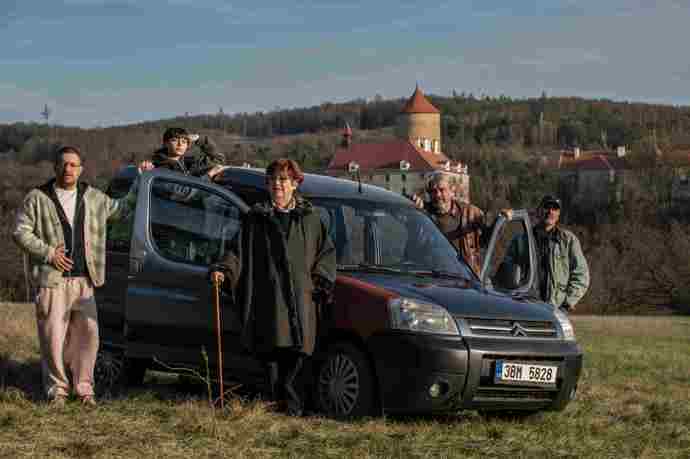 Nový film Jiřího Stracha mapuje životní osudy partičky sebevrahů. 
