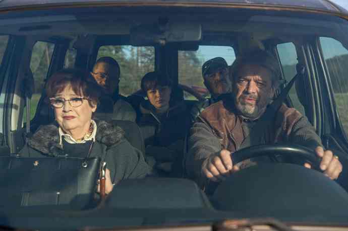 Jejich cesta za dobrovolnou smrtí se tak trochu zkomplikuje. 