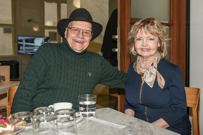 S manželkou Evou Hruškovou tvoří harmonický a stylový pár.