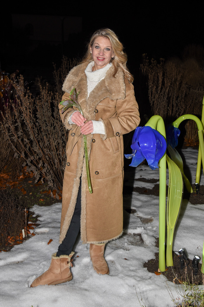 Sabina Laurinová oblékla zimní outfit, který kombinuje nadčasovou eleganci s hřejivým pohodlím.