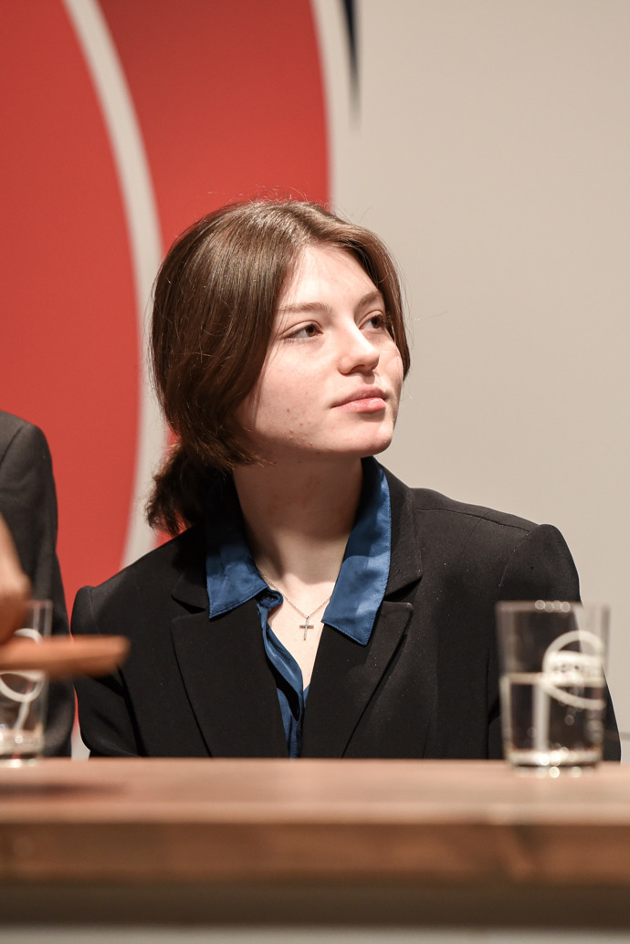 Sophia Šporclová se raduje, vlasy už dorostly do slušivého mikáda. 