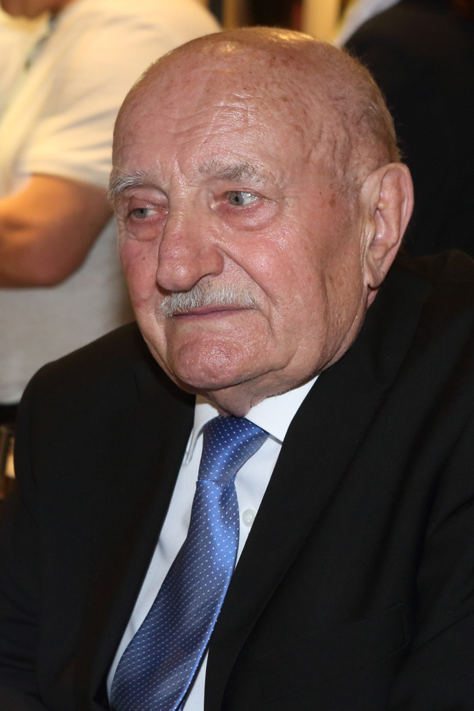 ...ale také pořádně naštvat - a to kvůli scéně v legendárním filmu Ostře sledované vlaky a scéně s razítkem. Rodiče Josefa Somra byli tehdy v kině poprvé a byl to pro ně šok.