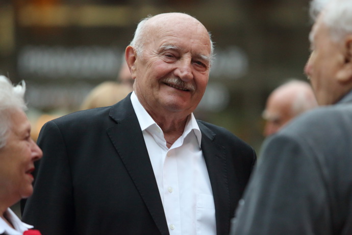 Herec Josef Somr uměl svého přísného otce rozplakat, a to když zdárně dokončil studia brněnské JAMU.