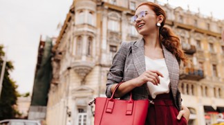 Minimalismus v kabelce – jak si udržet pořádek v nejdůležitějších doplňcích?