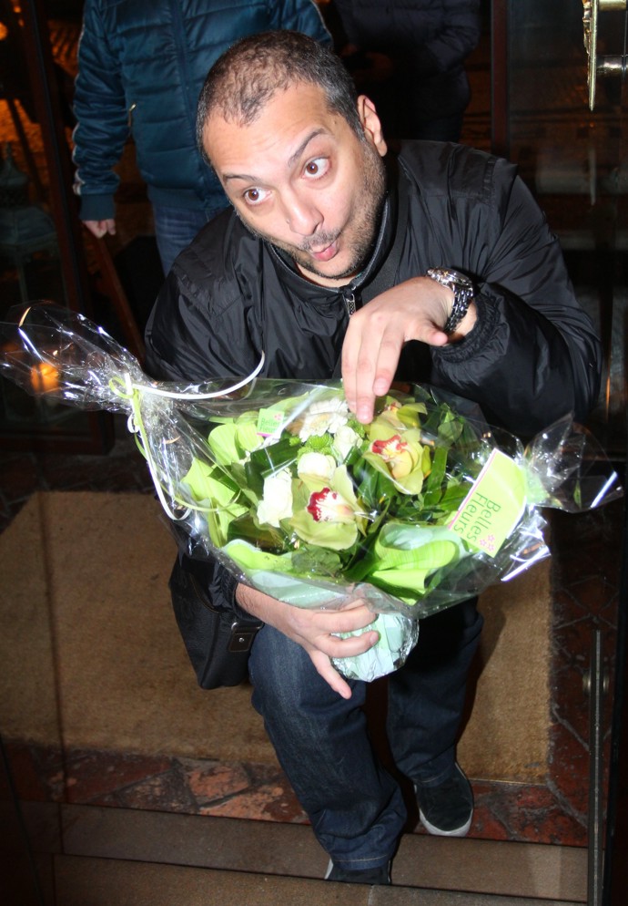 Nebyl by to Patrik, aby před fotografy nedělal opičky. 