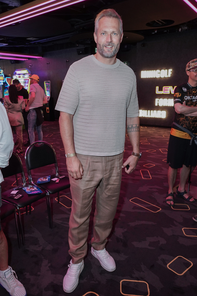 Tóny béžové letos oblékal Ondřej Novotný.