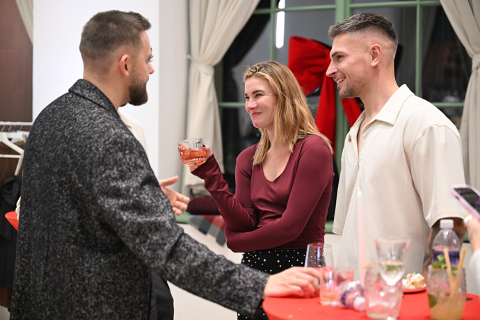 Konverzace byla očividně zábavná.