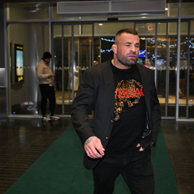 Karlos Vémola ve společnosti. 