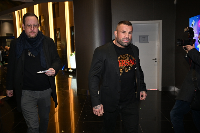 Karlos Vémola dorazil sám.