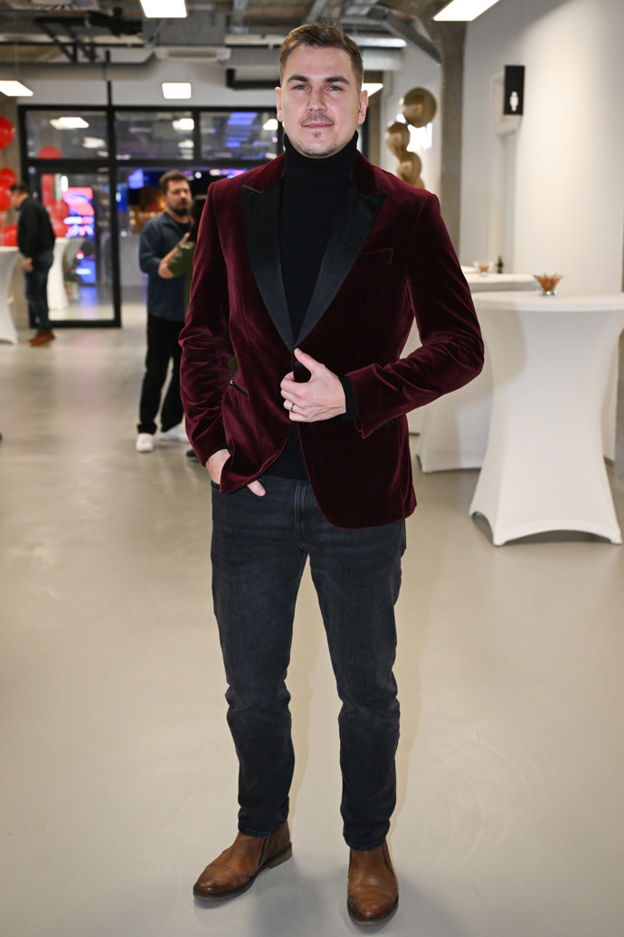 David Gránský oblékl své oblíbené nachové sako v sametu. 