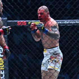 Pukač měl celý obličej od krve.