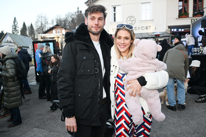  Kateřina Klausová se svým partnerem Danielem Rohanem a dcerkou. 