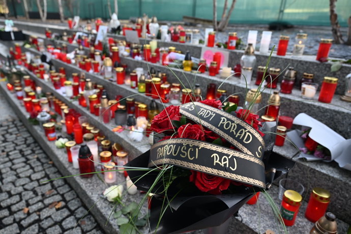 Pieta před budovou rádia Evropa 2 za Patrika Hezuckého.