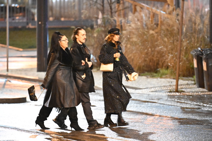 Účastníci míří na afterparty.