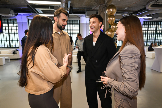 Veronika Beskydiarová a Adam Vacula se bavili s Petrem Havránekm a Gabrielou Gašpárovou.