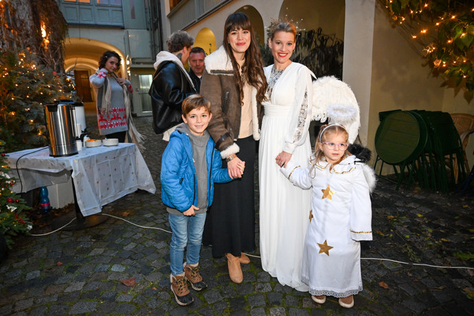 Karol vánoční období miluje.