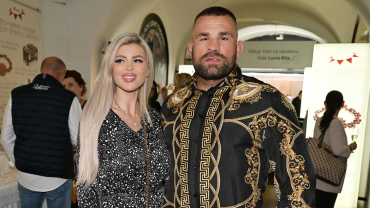 Lela Ceterová a Karlos Vémola dorazili na premiéru Sladké neřesti.