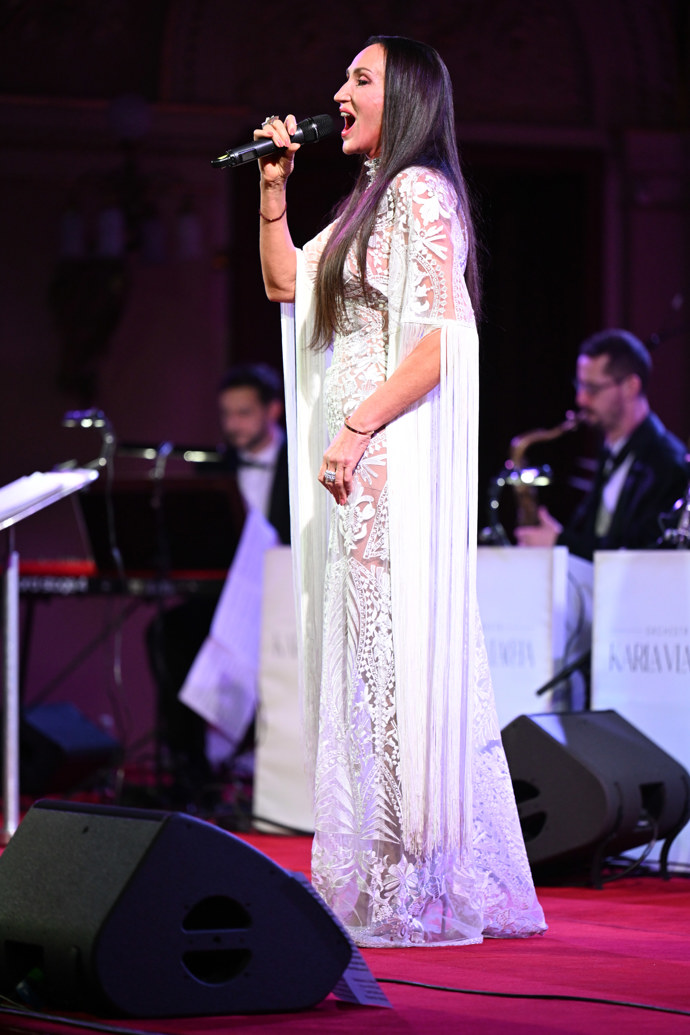 Sisa Sklovska během vystoupení. 