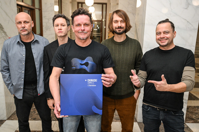 Kapela Chinaski vydává desku s názvem 1. Symfonická.