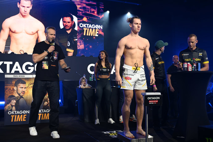 Pavel Tóth při vážení.