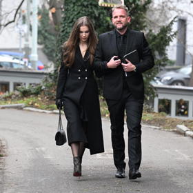 Libor Bouček přišel na pohřeb v doprovodu své paní.