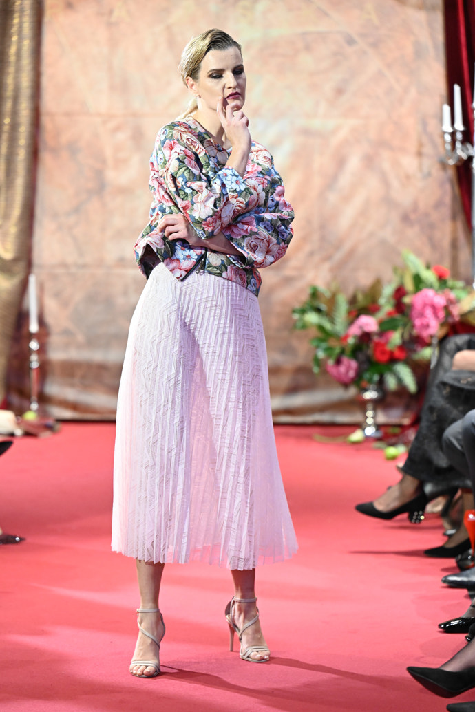 Modelka Veronika Chmelířová si zahrála na dekadentní paničku. 