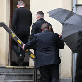 Nikola Hezucká na pohřbu. 