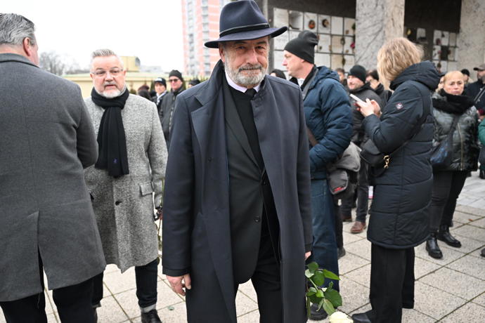 Michel Fleischmann na pohřbu Patrika Hezuckého.