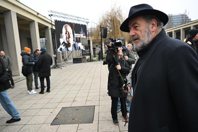 Michel Fleischmann na pohřbu Patrika Hezuckého.