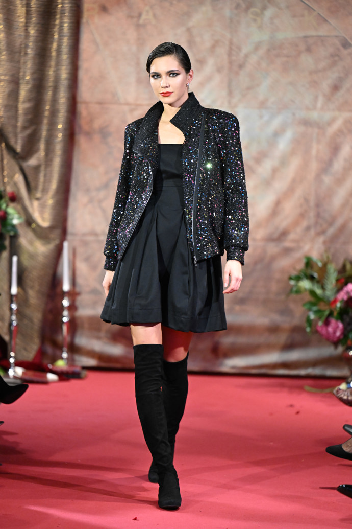 Nechyběla tvídová saka. 