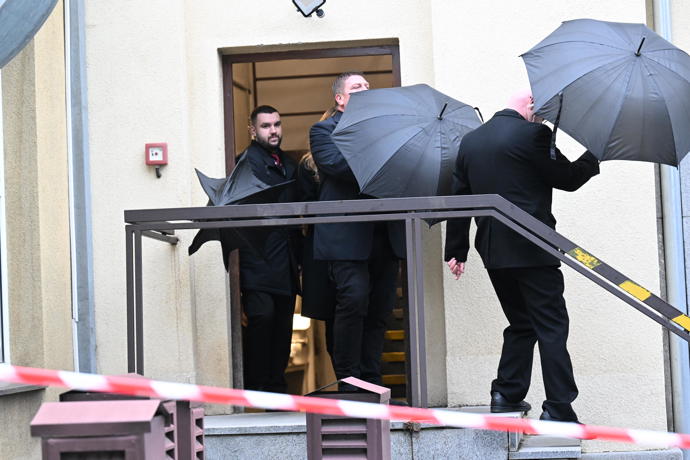 Nikola Hezucká měla kolem sebe ochranku.