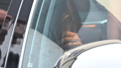 FOTO: Nikola Hezucká si skrývala tvář.