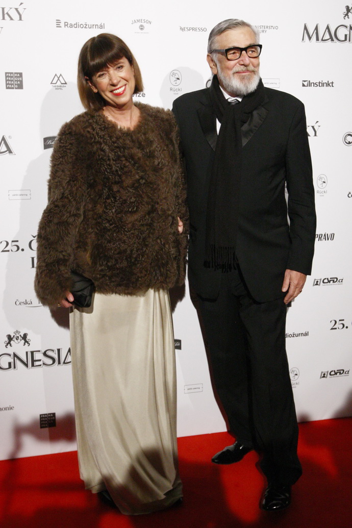 ...a tady na stejné akci ve stejném modelu, jen o několik let dříve. Konkrétně v roce 2018.