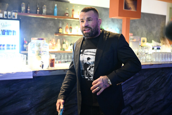 Zpočátku měl Terminátor dobrou náladu a rozdával úsměvy.