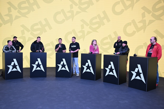 Závěrečná tisková konference Clashe 14.