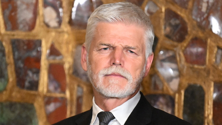 Petr Pavel u korunovačních klenotů.