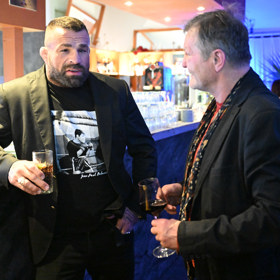 Karlos Vémola dorazil na křest dokumentu o Jiřím Krampolovi.