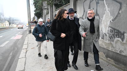 FOTO: Michel Fleischmann s Milošem Pokorným a Adélou Gondíkovou.