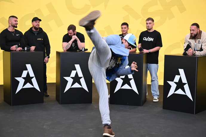 Závěrečná tisková konference Clashe 14 se opět neobešla bez bizarních situací. 