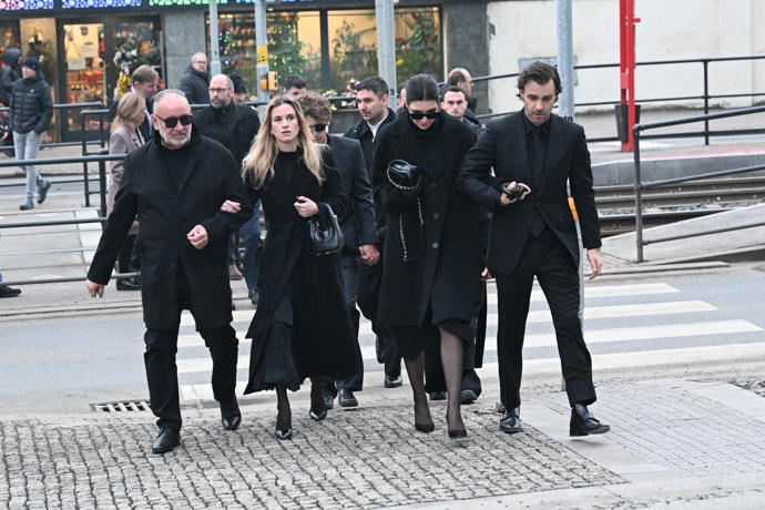 Manželé Marešovi spolu s ostatními smutečními hosty.