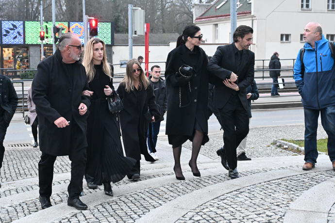 Manželé Marešovi spolu s ostatními smutečními hosty zamířili do nedalekého podniku.