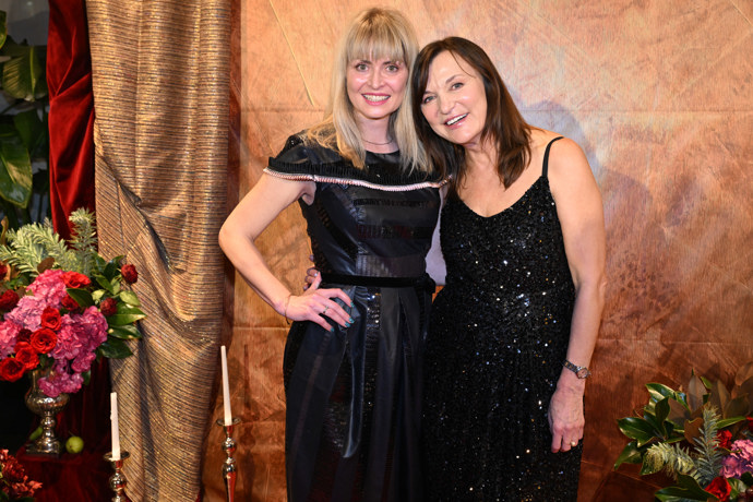 Lucie pravidelně navštěvuje přehlídky své tchyně. 