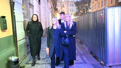 FOTO: Kolegyně Hezuckého z rádia Evropa 2 šly po pohřbu do baru. Nechyběly ani Zorka Hejdová a Katka Říhová.