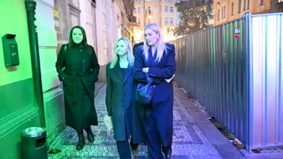 FOTO: Kolegyně Hezuckého z rádia Evropa 2 šly po pohřbu do baru. Nechyběly ani Zorka Hejdová a Katka Říhová.