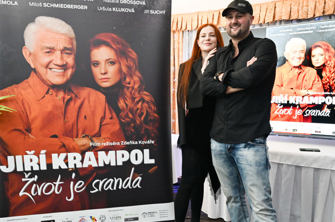 Kateřina Bláhová s režisérem snímku Zdeňkem Kovářem.