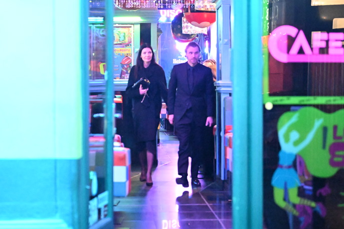 Leoš Mareš a Monika Marešová při odchodu.  