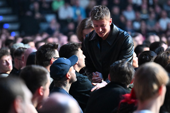 Mišík se stačil pozdravit s přátely.