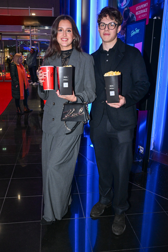 Karolína se také pochlubila sympatickým doprovodem. 